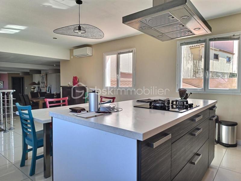 Maison - 220 m² - 7 pièces