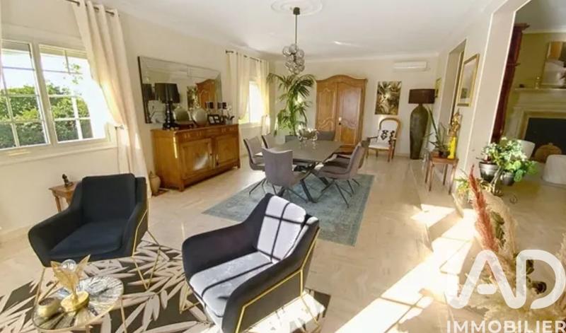 Maison - 260 m² - 7 pièces