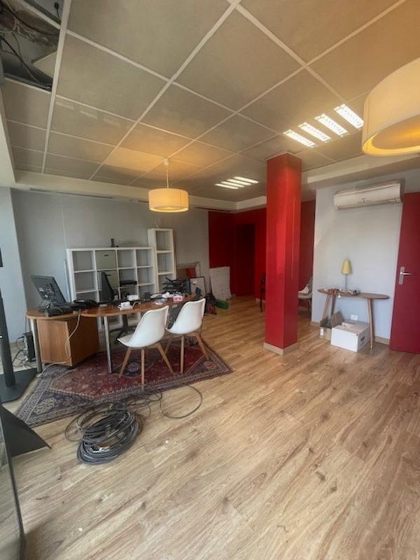 Local commercial - 50 m² - 4 pièces