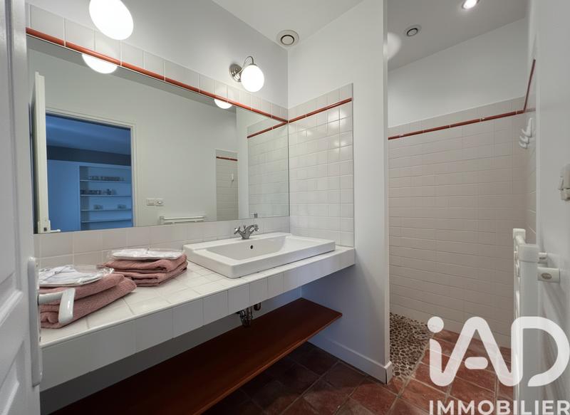 Maison - 335 m² - 12 pièces