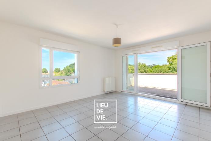 Appartement ancien - 81 m² - 4 pièces