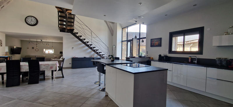 Maison - 166 m² - 6 pièces