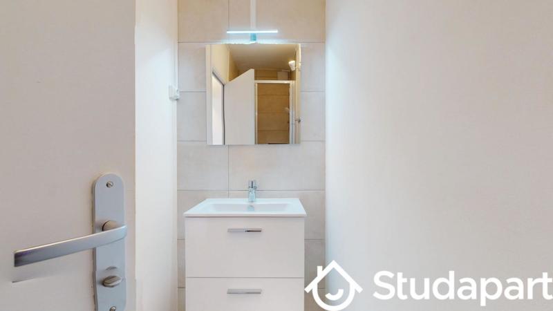 Chambre - 9 m² - 1 pièce