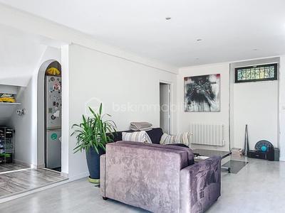 Maison - 92 m² - 5 pièces