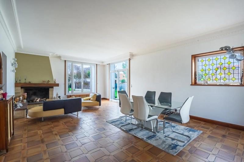 Maison - 228 m² - 8 pièces