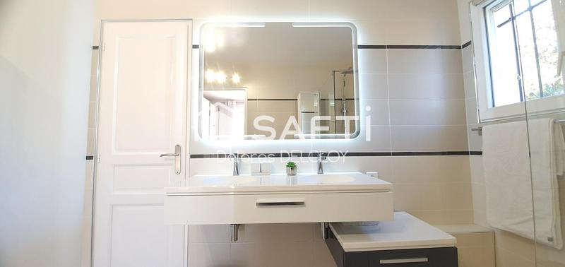 Maison - 202 m² - 7 pièces