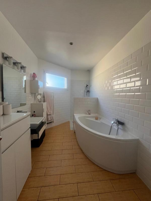 Villa - 230 m² - 10 pièces