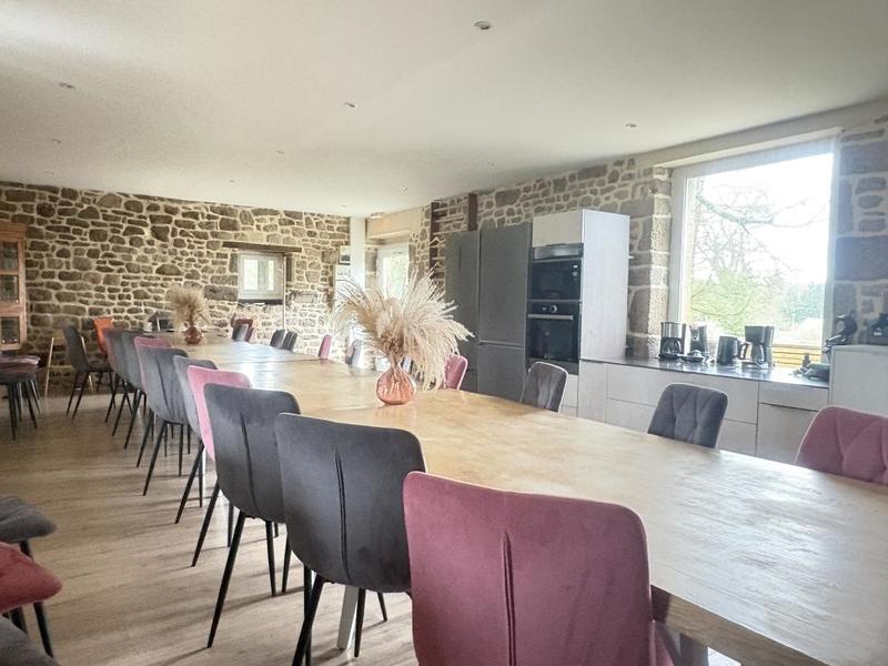 Maison - 245 m² - 40 pièces