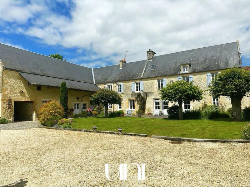 Propriété - 285 m² - 9 pièces