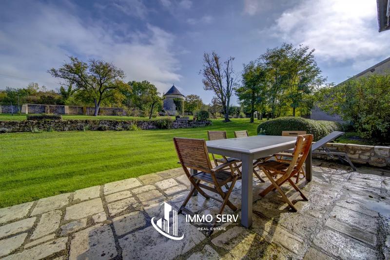 Maison - 600 m² - 16 pièces