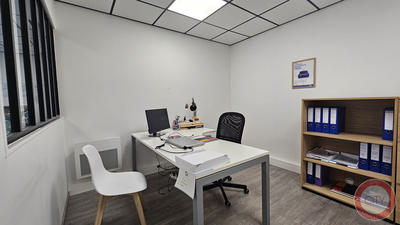 Local commercial - 74 m² - 4 pièces