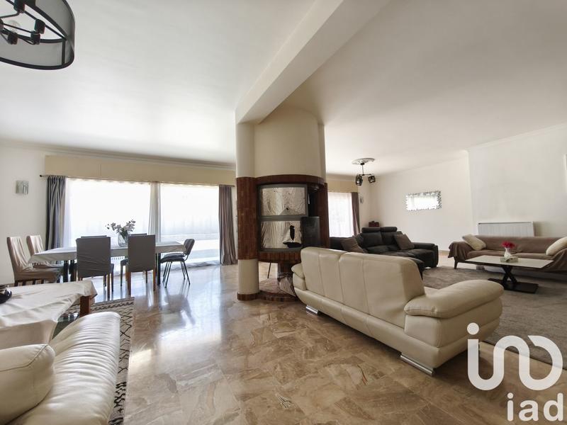 Maison - 303 m² - 9 pièces