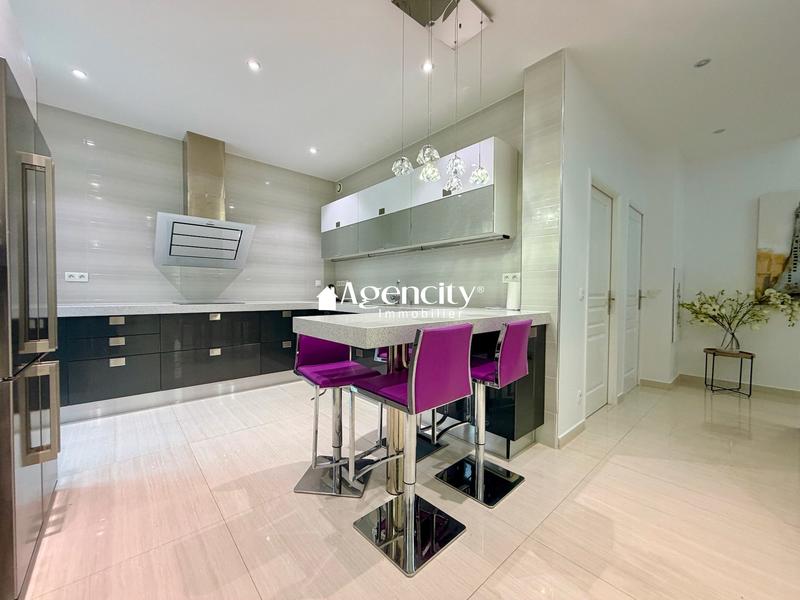 Maison - 190 m² - 7 pièces