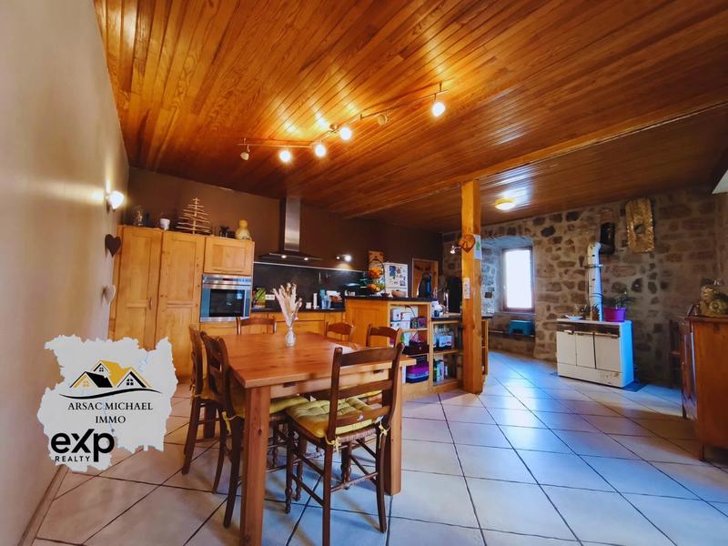 Maison traditionnelle - 215 m² - 8 pièces