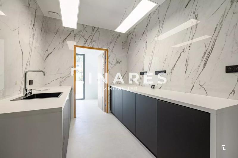 Local d'activités - 208 m² - 1 pièce