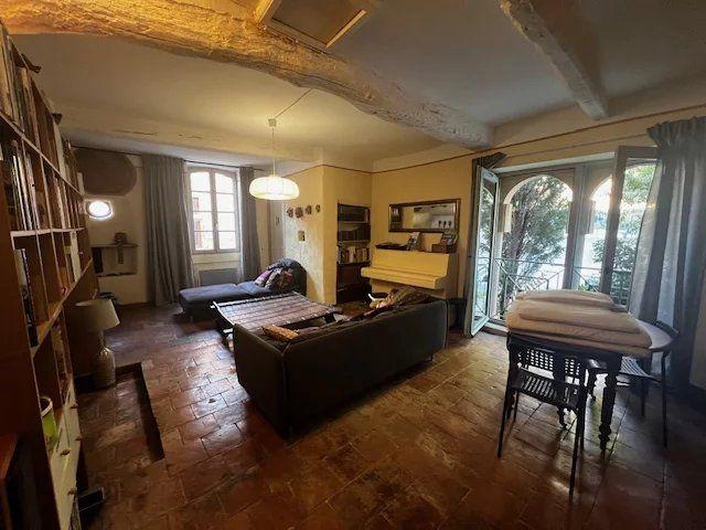 Appartement - 326 m² - 13 pièces