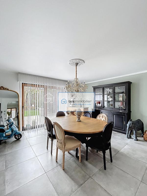 Maison traditionnelle - 345 m² - 6 pièces