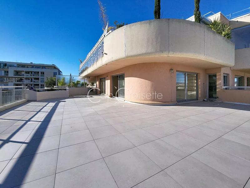 Appartement - 193 m² - 6 pièces