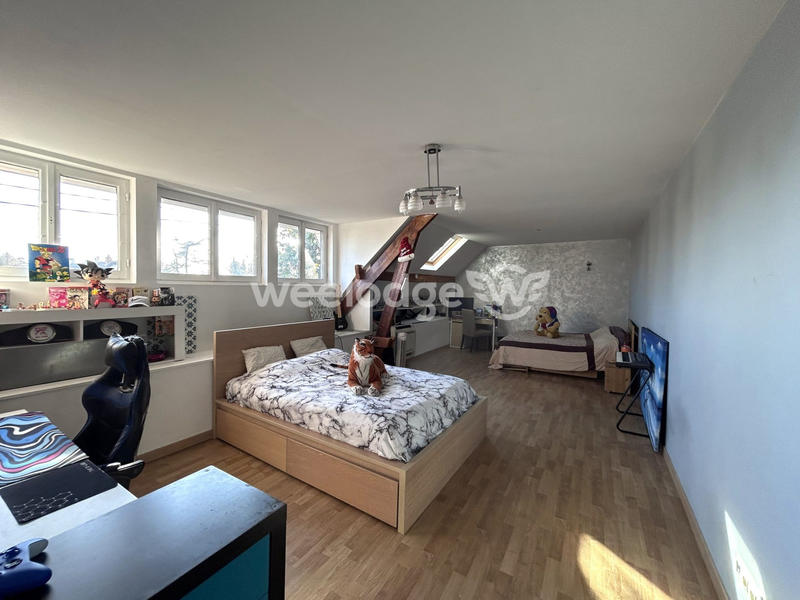 Maison - 180 m² - 9 pièces