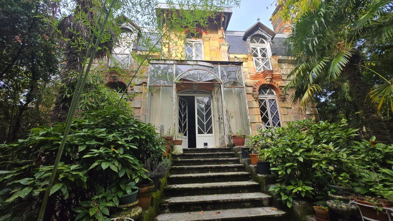 Maison - 300 m² - 10 pièces