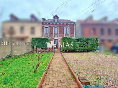 Maison - 85 m² - 5 pièces