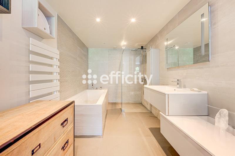 Maison de ville - 335 m² - 7 pièces