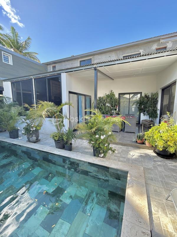 Maison - 250 m² - 7 pièces