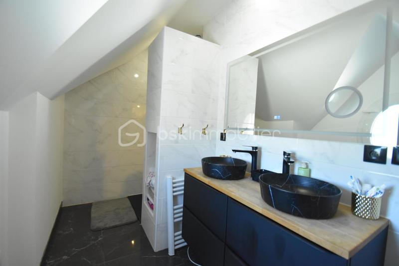 Pavillon - 158 m² - 7 pièces