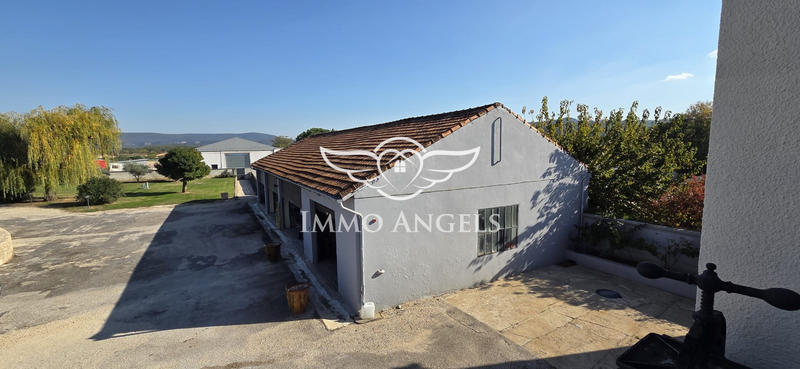 Mas - 554 m² - 26 pièces