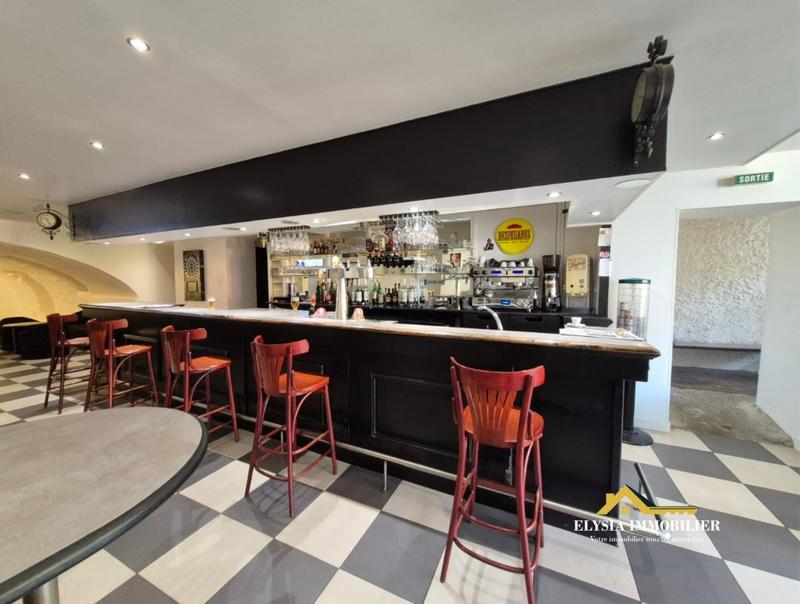 Fonds de commerce - Local commercial - 143 m²