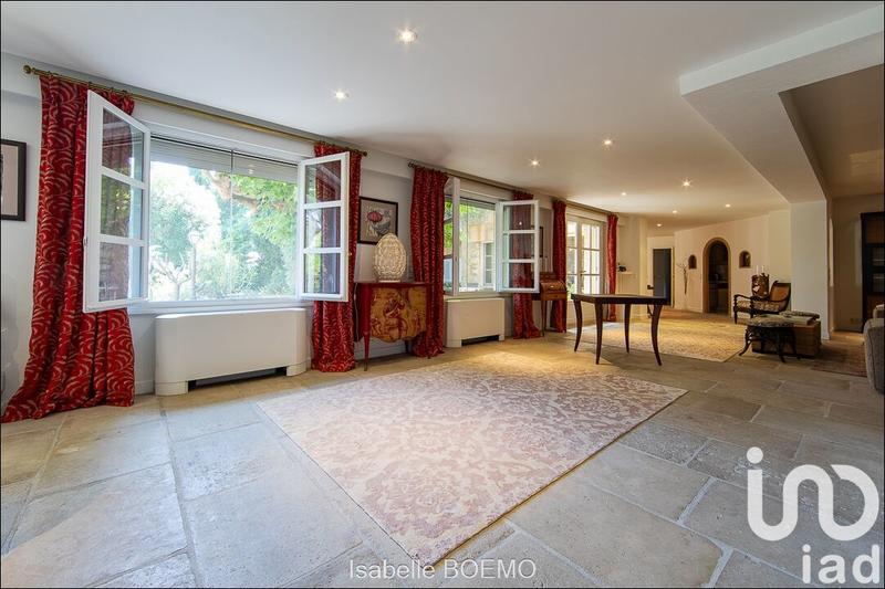 Maison - 360 m² - 9 pièces