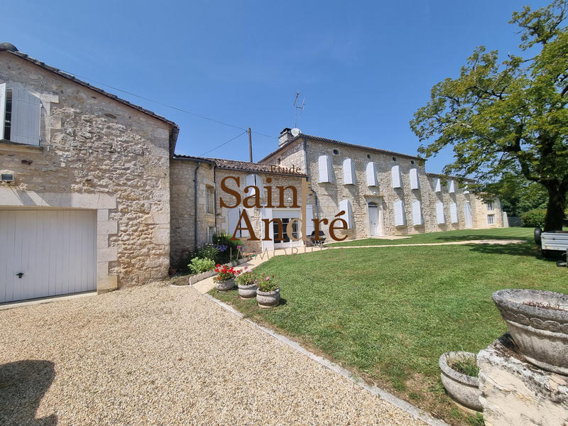 Maison - 294 m² - 8 pièces