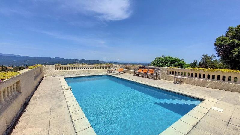 Maison - 210 m² - 7 pièces