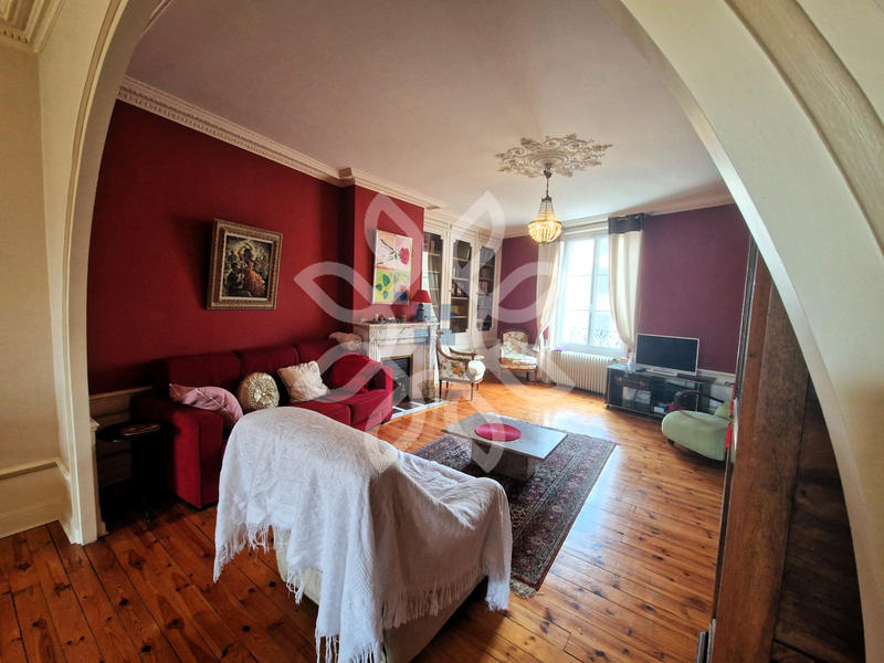 Maison - 291 m² - 8 pièces