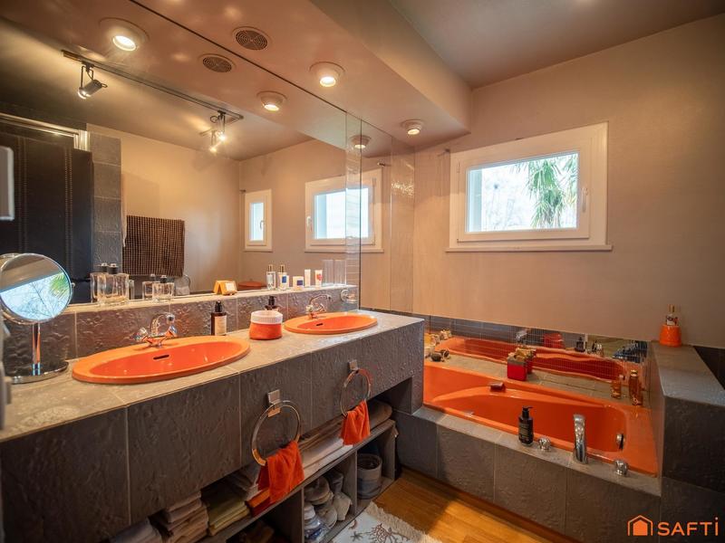 Maison - 260 m² - 5 pièces