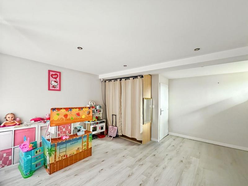 Maison - 117 m² - 7 pièces