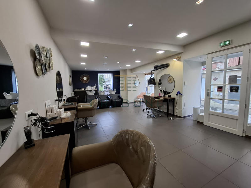 Local commercial - 130 m² - 2 pièces