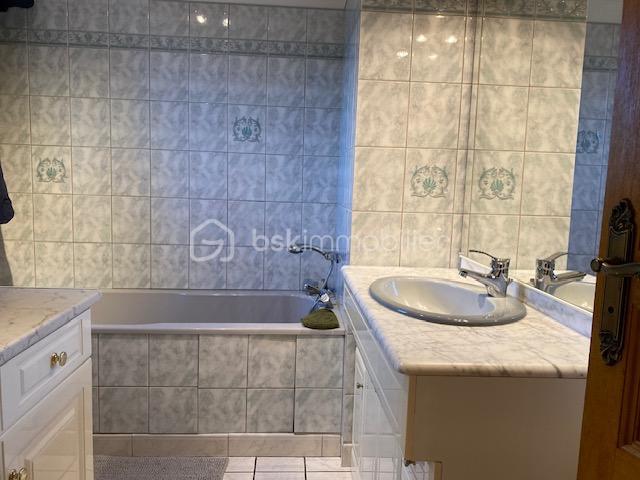 Maison traditionnelle - 119 m² - 6 pièces