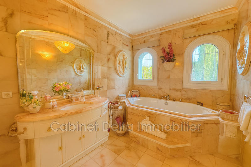 Maison - 250 m² - 3 pièces