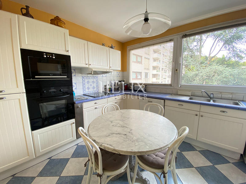 Appartement - 100 m² - 5 pièces