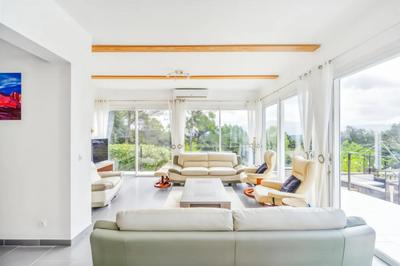 Maison - 300 m² - 8 pièces