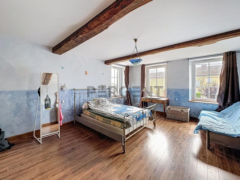 Maison - 352 m² - 8 pièces