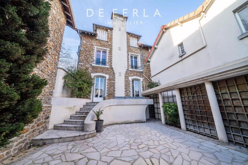 Maison - 200 m² - 8 pièces