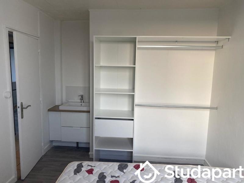 Chambre - 11 m² - 1 pièce