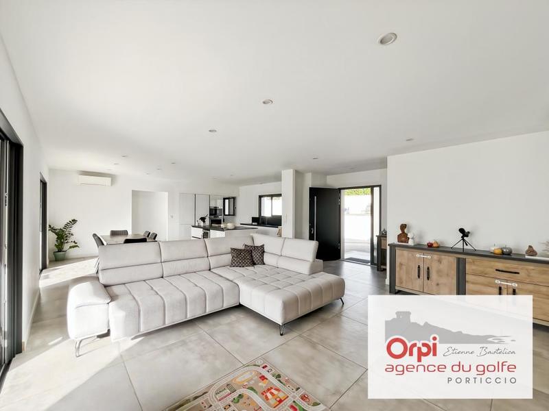 Maison - 270 m² - 4 pièces