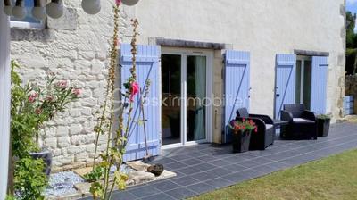 Maison - 240 m² - 8 pièces