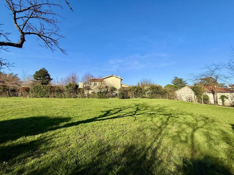 Terrain constructible - 909 m²