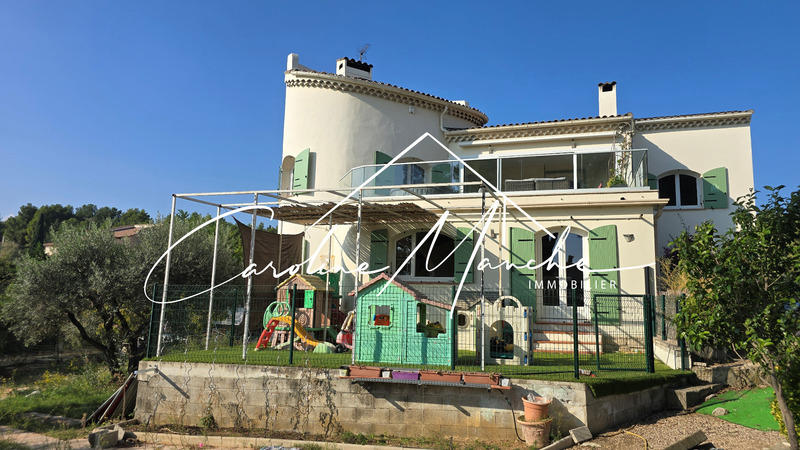 Maison - 250 m² - 8 pièces