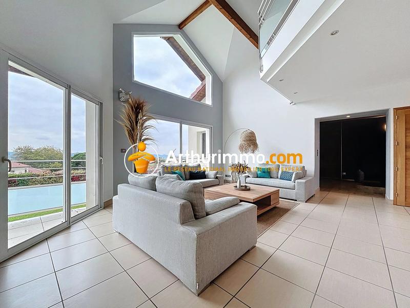 Maison - 278 m² - 8 pièces