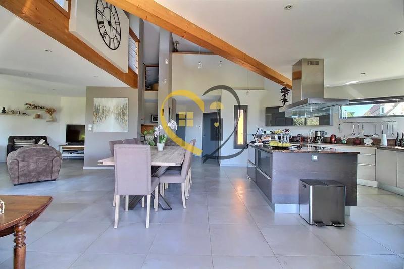 Maison - 176 m² - 6 pièces